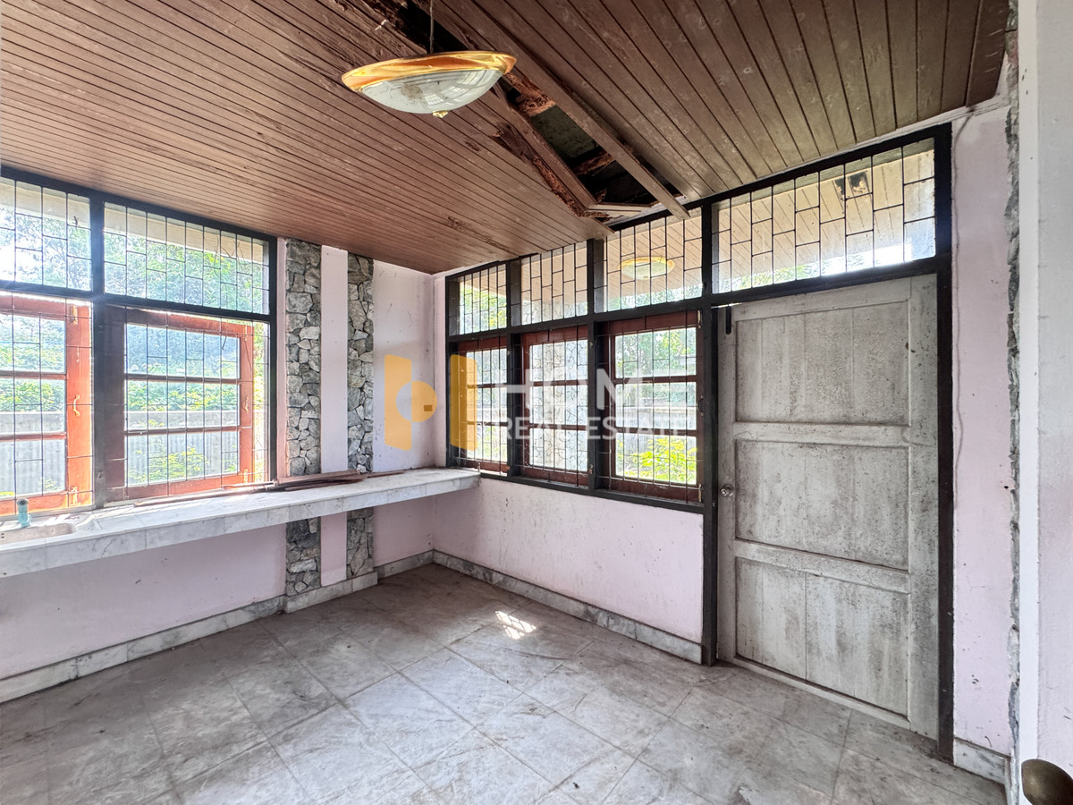 ขายบ้านศรีราชา แหลมฉบัง บ้านบึง : ที่ดินพร้อมบ้าน 121 ตารางวา บ้านไร่ดินแดงซอย 9 / 4 ห้องนอน (ขาย), Land with house 121 square wah Ban Rai Din Daeng Soi 9 / 4 Bedrooms (FOR SALE) YEAN128