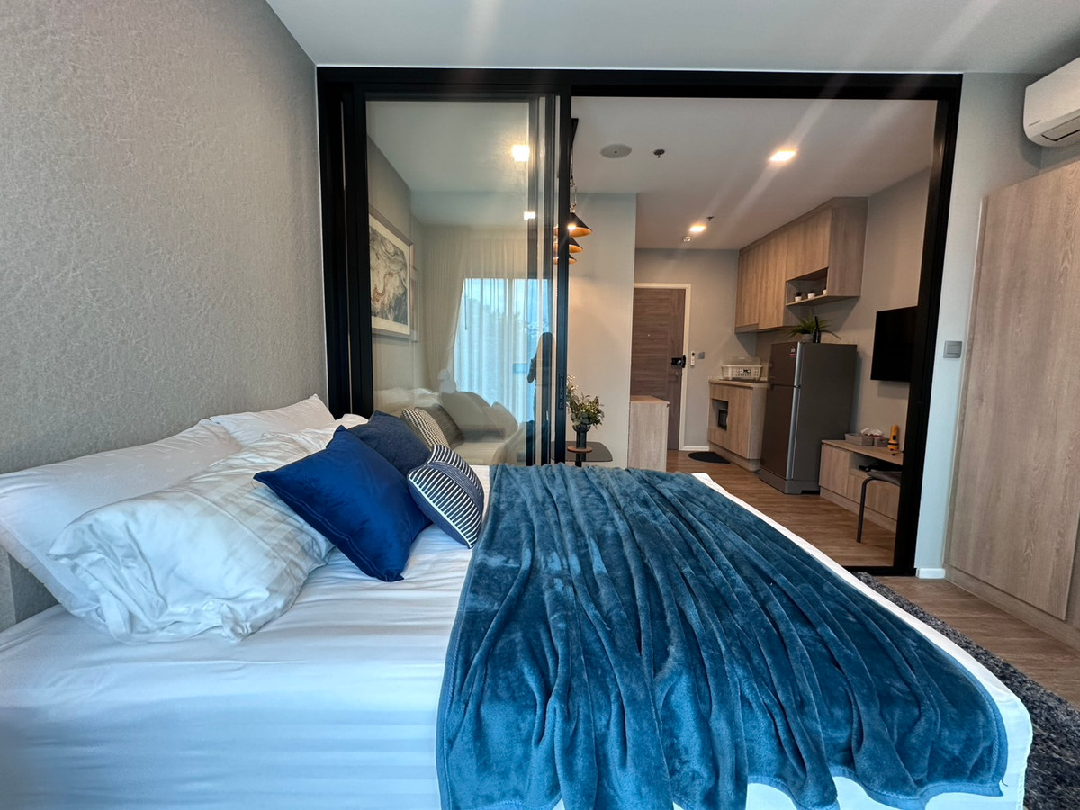 For RentCondoOnnut, Udomsuk : Suitable for those who want a new condo.  Never rented out, convenient travel, there is a shuttle and electric train.