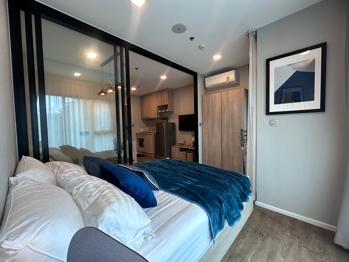 For RentCondoOnnut, Udomsuk : Suitable for those who want a new condo.  Never rented out, convenient travel, there is a shuttle and electric train.