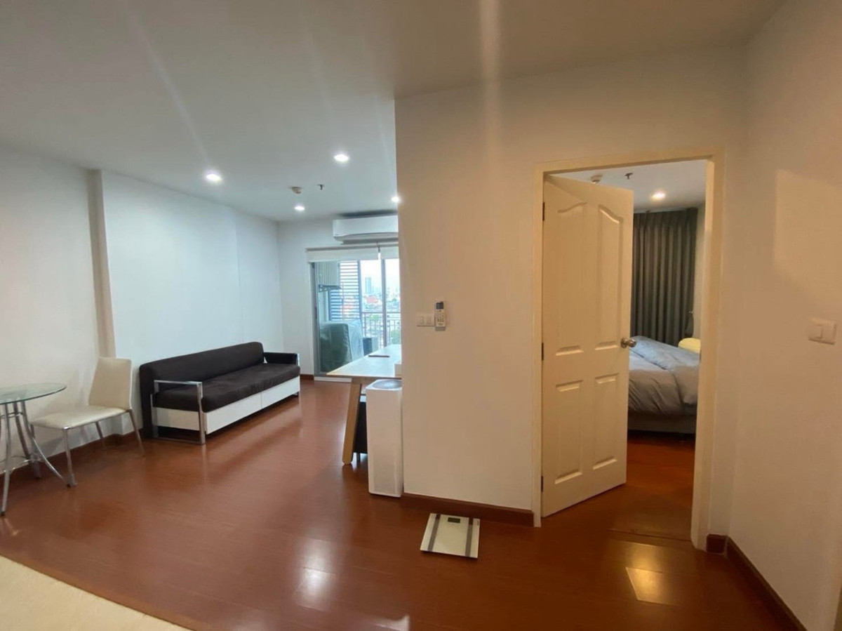 For RentCondoWongwianyai, Charoennakor : For rent: The Niche Taksin Project (next to Wongwian Yai)