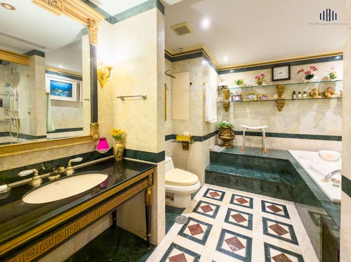 For SaleCondoRama3 (Riverside),Satupadit : Large unit on the 33rd floor, beautifully and luxuriously decorated, great value with Chao Phraya River view! Condo for sale at Salintara Condominium Rama 3, size 225.31 sq.m., near Terminal 21 Rama 3. Urgent sale.