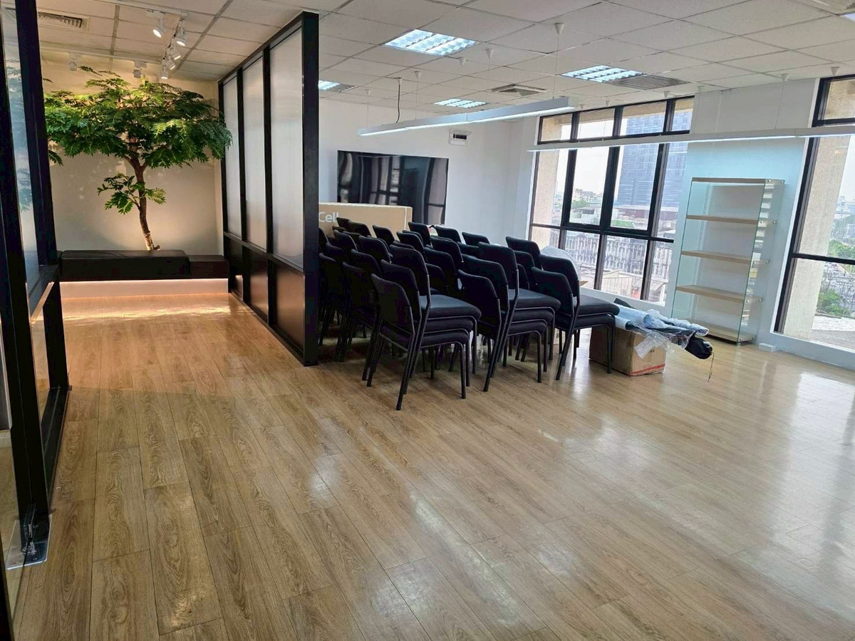 For RentOfficeSiam Paragon ,Chulalongkorn,Samyan : BBD Building Rama4 100sqm Office Space For RENT Near MRT Sam Yan Hua Lamphong Samyan Mitrtown Silom MBK Siam Paragon