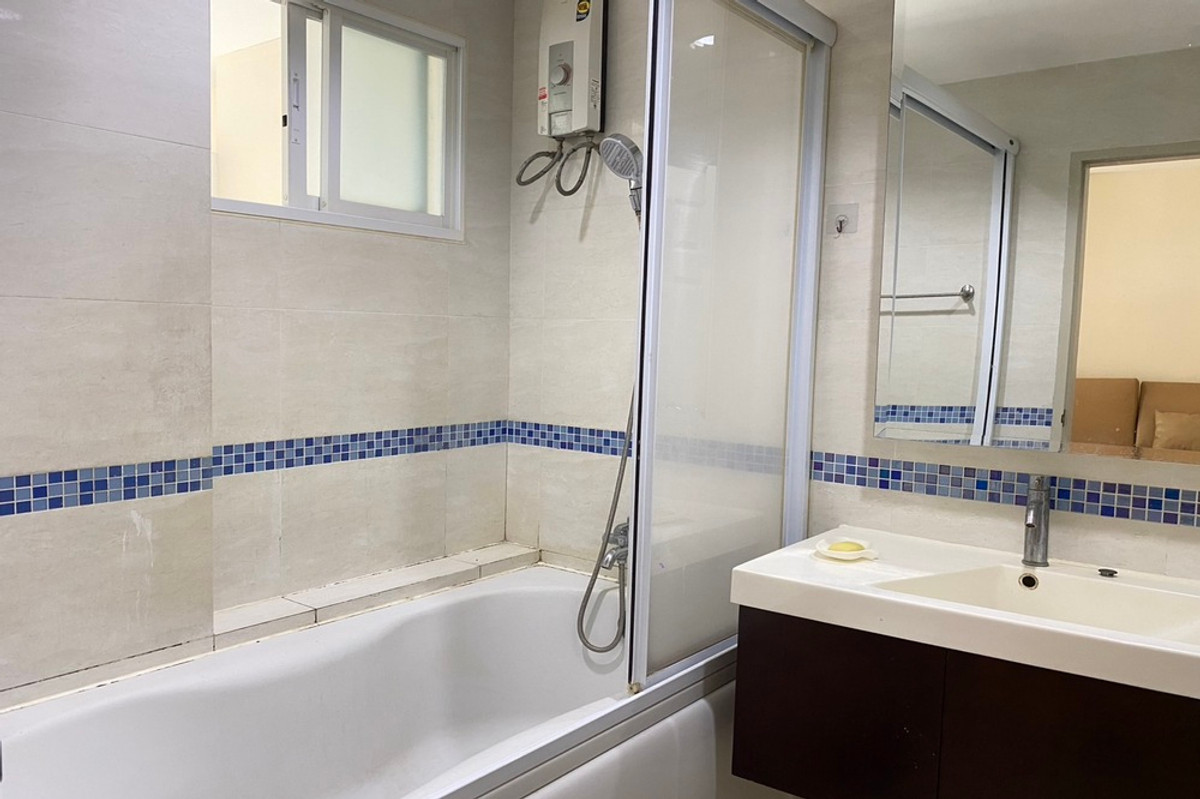 CondoSathorn, Narathiwat : 🔥 For Sale - Rent !! high floor 17++, Good location !! 🔥 Code C20221200672..........Life@Sathorn 10, 1 bedroom, 1 bathroom, furnished, ready to move in, Special Deal!!📣📣