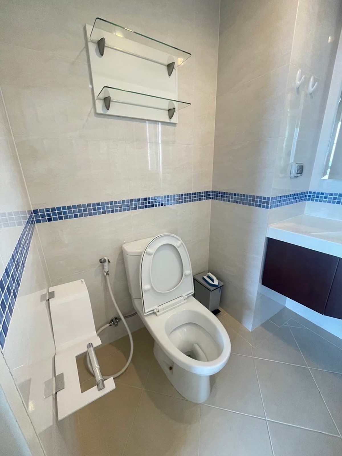 For RentCondoOnnut, Udomsuk : life sukhumvit 65(Life Sukhumvit 65) near BTS Ekkamai-Phra Khanong (vacant 4 April) fully furnished + electrical appliances Line:@551txomc