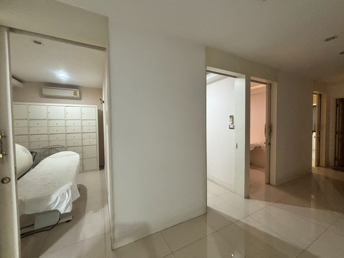 For SaleShop HousePhutthamonthon, Salaya : Commercial building for sale, Chinatown Salaya, near Central, Borommaratchachonnani Rd., decorated, ready to move in and operate.