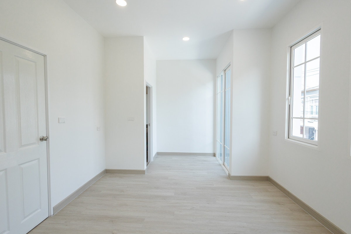 ขายทาวน์โฮมลาดกระบัง สุวรรณภูมิ : 🏡 ทาวน์โฮมหลังมุม ทำเลดีในโครงการ Golden Town3 บางนา–สวนหลวง