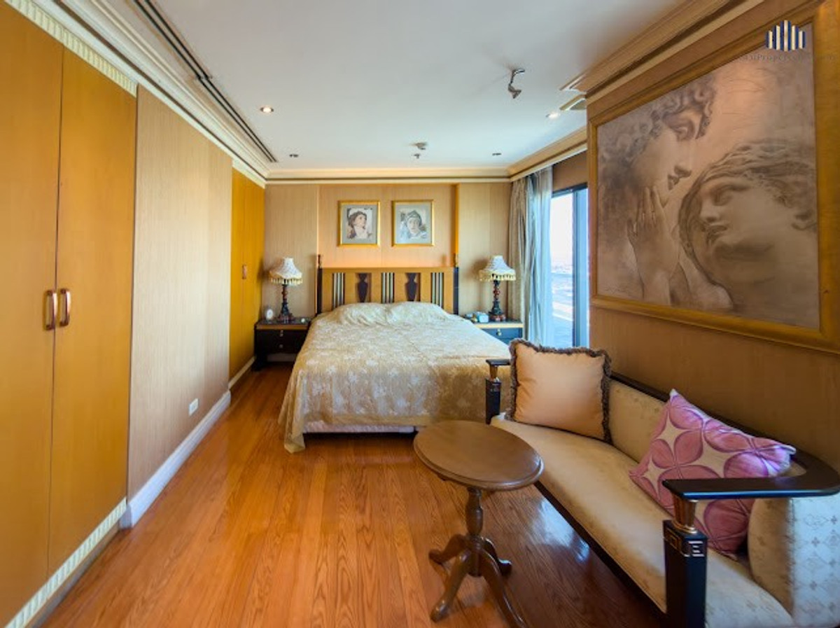 For SaleCondoRama3 (Riverside),Satupadit : Large unit on the 33rd floor, beautifully and luxuriously decorated, great value with Chao Phraya River view! Condo for sale at Salintara Condominium Rama 3, size 225.31 sq.m., near Terminal 21 Rama 3. Urgent sale.