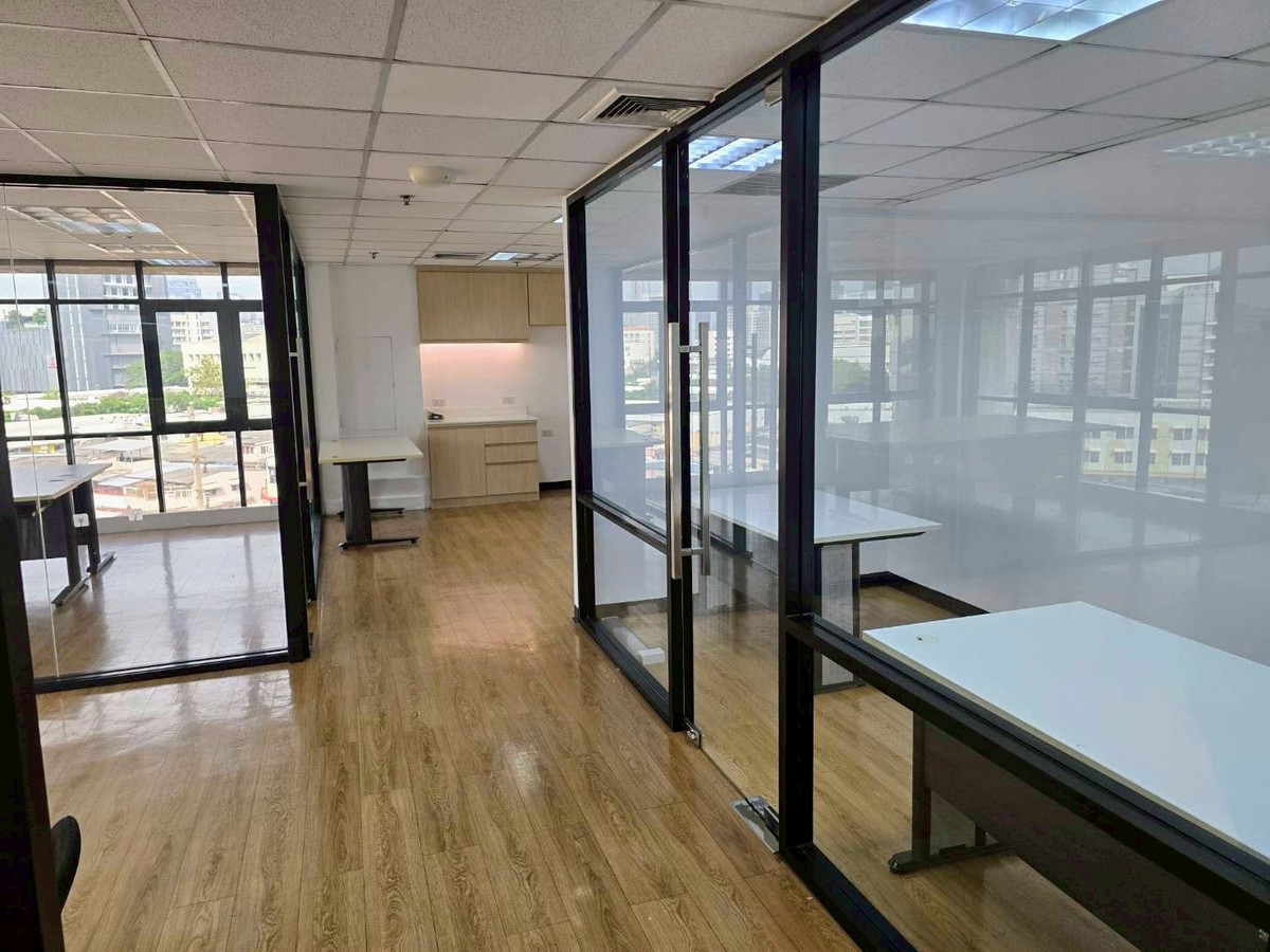 For RentOfficeSiam Paragon ,Chulalongkorn,Samyan : BBD Building Rama4 100sqm Office Space For RENT Near MRT Sam Yan Hua Lamphong Samyan Mitrtown Silom MBK Siam Paragon