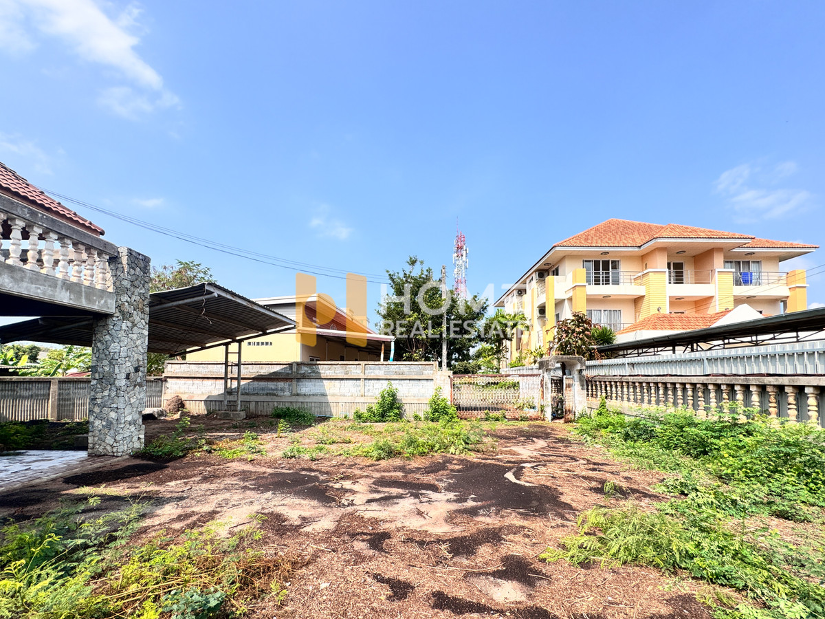 ขายบ้านศรีราชา แหลมฉบัง บ้านบึง : ที่ดินพร้อมบ้าน 121 ตารางวา บ้านไร่ดินแดงซอย 9 / 4 ห้องนอน (ขาย), Land with house 121 square wah Ban Rai Din Daeng Soi 9 / 4 Bedrooms (FOR SALE) YEAN128