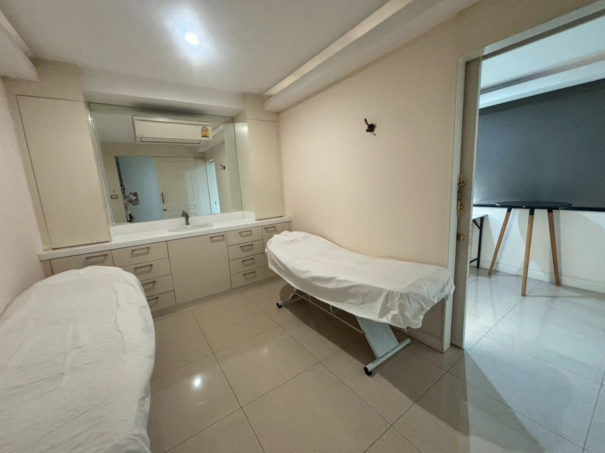 For SaleShop HousePhutthamonthon, Salaya : Commercial building for sale, Chinatown Salaya, near Central, Borommaratchachonnani Rd., decorated, ready to move in and operate.