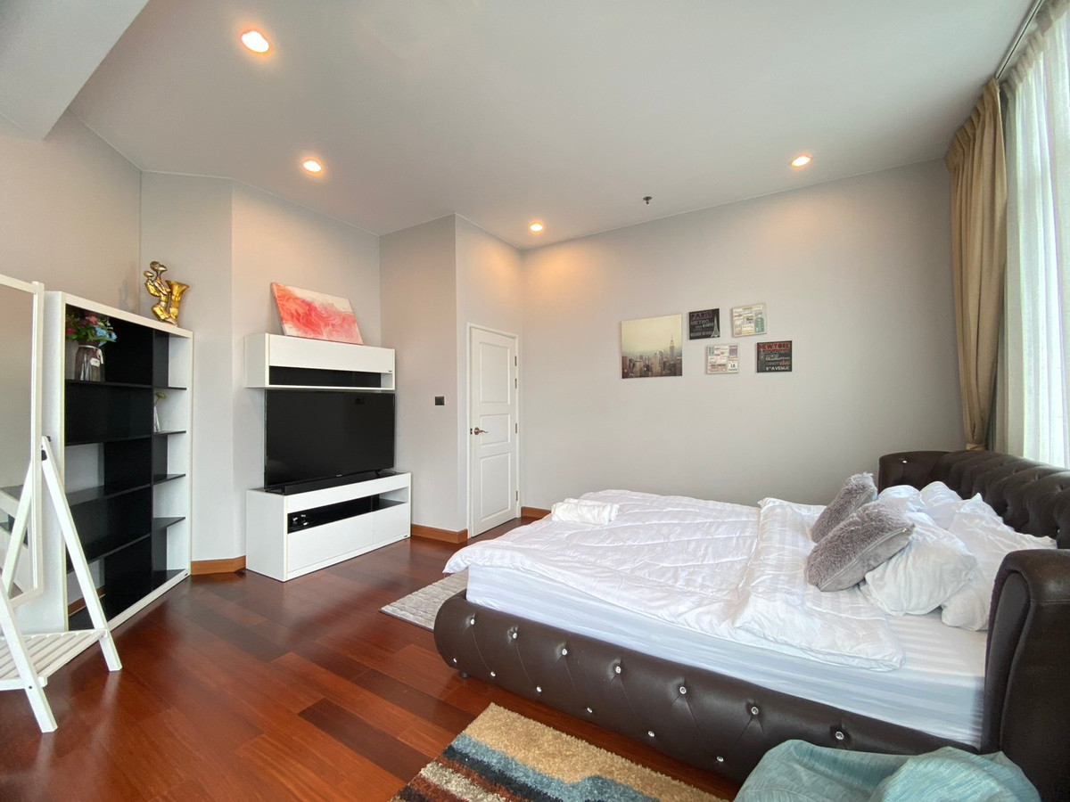 For RentCondoRama9, Petchburi, RCA : Penthouse for rent✨5 bedrooms, near MRT Cultural Center: Supalai Wellington I Project: Spacious room, luxuriously decorated, fully furnished, ready to move in.