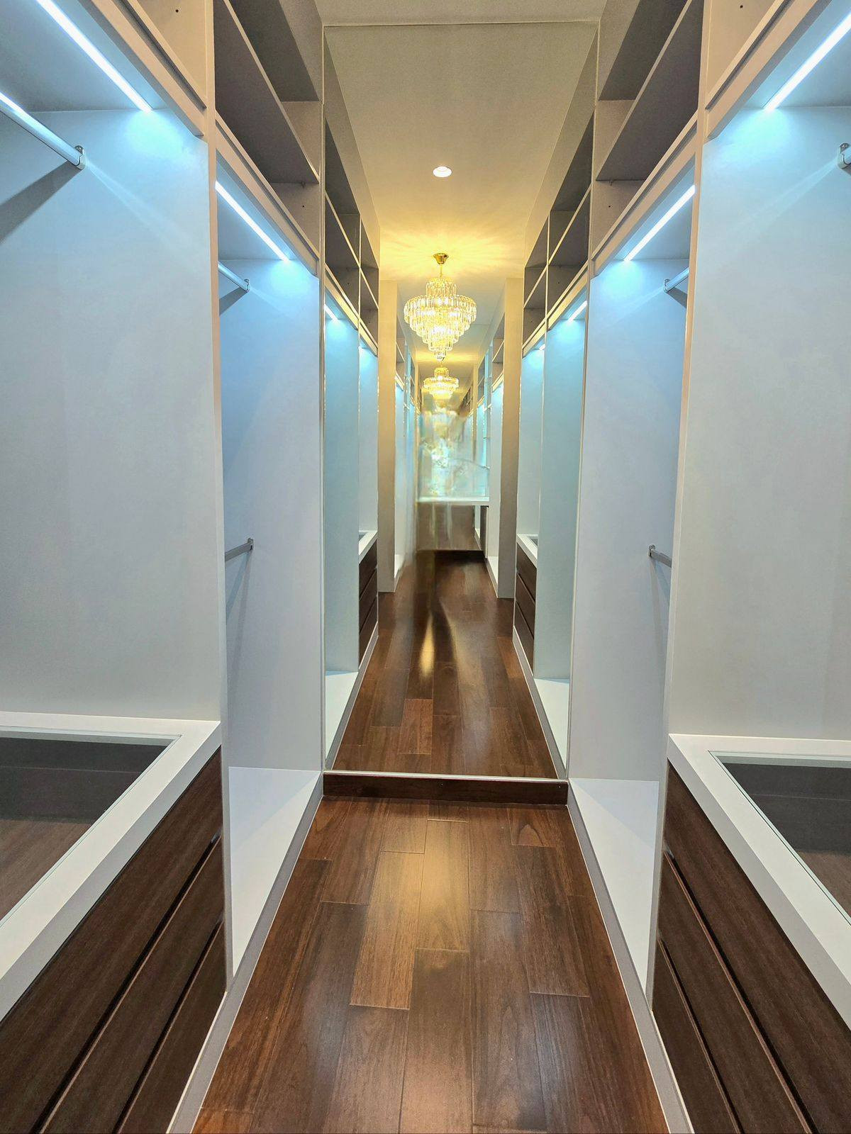 บ้านลาดกระบัง สุวรรณภูมิ : บ้านเดี่ยวแถวลาดกระบังให้เช่า : โครงการ หมู่บ้าน เพอร์เฟค มาสเตอร์พีช 4 สุขุมวิท 77 , มี 4 ห้องนอน 5 ห้องน้ำ พร้อมห้องแม่บ้าน และ ครัวไทย ใกล้สนามบินสุวรรณภูมิ