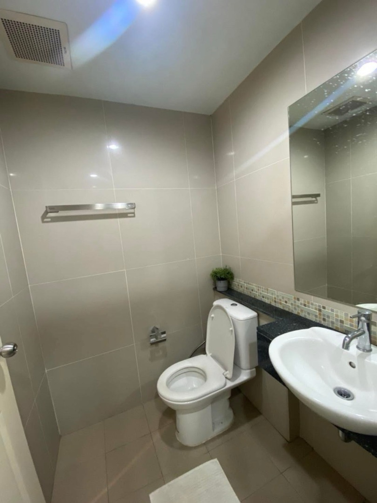 For RentCondoWongwianyai, Charoennakor : For rent: The Niche Taksin Project (next to Wongwian Yai)