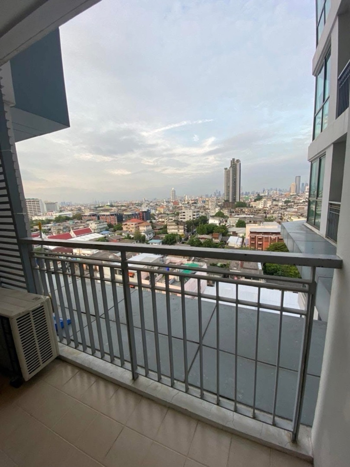 For RentCondoWongwianyai, Charoennakor : For rent: The Niche Taksin Project (next to Wongwian Yai)