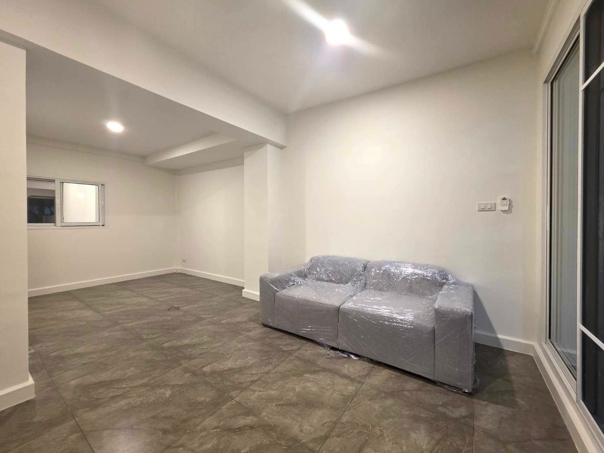 ให้เช่าทาวน์โฮมโชคชัย4 ลาดพร้าว71 : RH031026 ให้เช่า ทาวน์เฮาส์ 2 ชั้น รีโนเวทใหม่ ย่าน ลาดพร้าว เฟอร์นิเจอร์ครบ