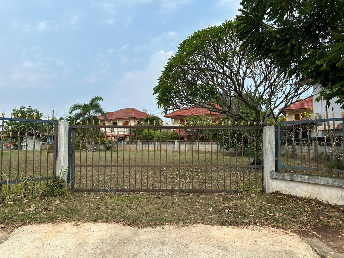 ขายที่ดินสกลนคร : ที่ดินแปลงสวย ถมแล้ว ติดถนนเสรีไทย เหมาะทำธุรกิจ