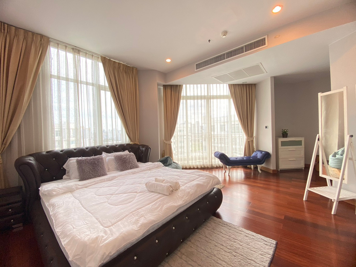 For RentCondoRama9, Petchburi, RCA : Penthouse for rent✨5 bedrooms, near MRT Cultural Center: Supalai Wellington I Project: Spacious room, luxuriously decorated, fully furnished, ready to move in.