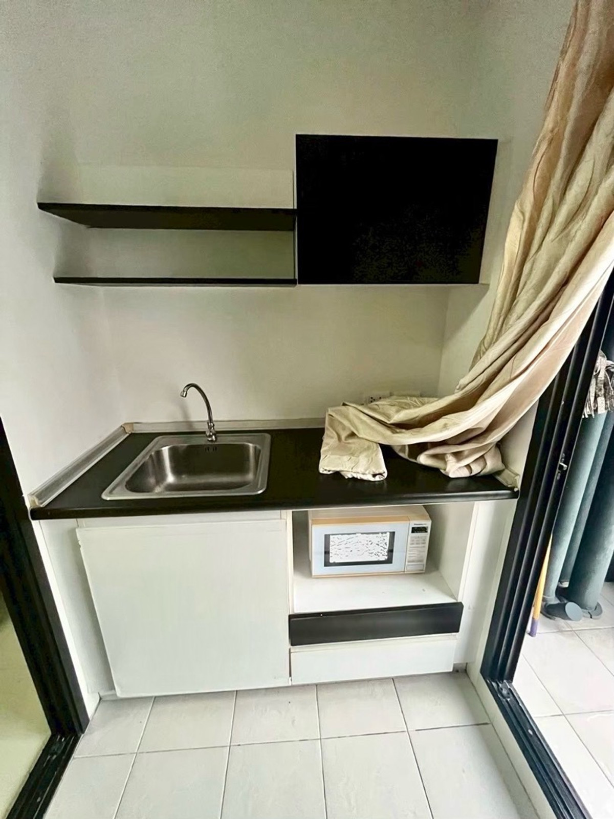 ให้เช่าคอนโดรามคำแหง หัวหมาก : ให้เช่า LIB Ramkhamhaeng 43/1 (ลิปป์ รามคำแหง 43/1) ชั้น:2 ขนาดห้อง: 27 ตร.ม. ราคา: 7,000 บาท สถานที่ใกล้เคียง:รถไฟฟ้าสายสีส้ม