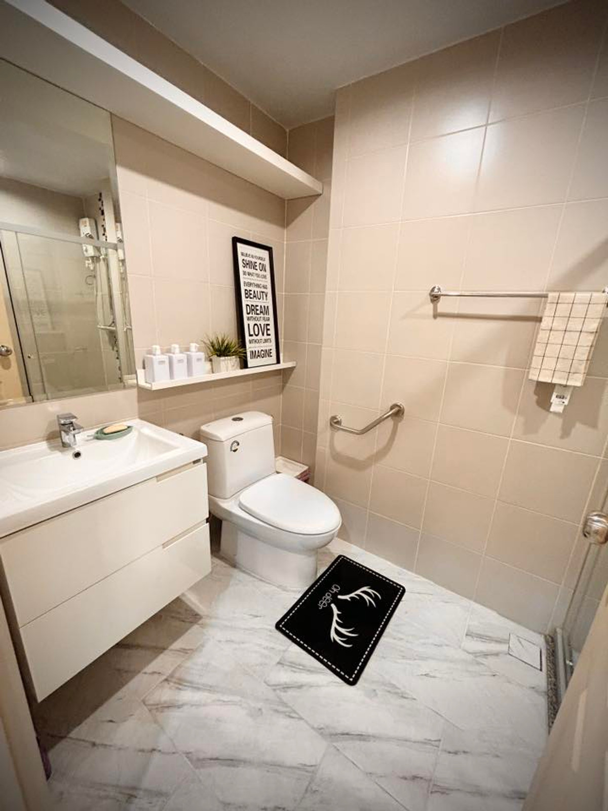 For RentCondoRama9, Petchburi, RCA : Condo for rent, 3 bedrooms, near MRT Rama 9: Suplalai Veranda Rama 9 project, very beautifully decorated, ready to move in, only 100k!!