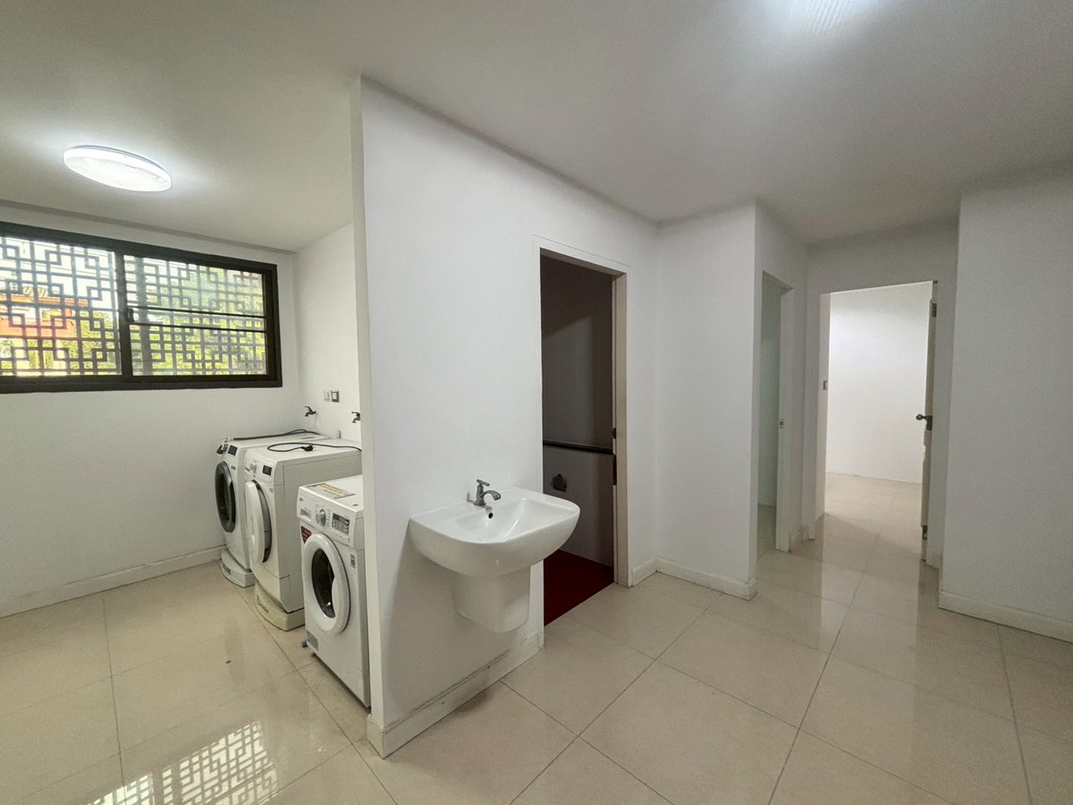 For SaleShop HousePhutthamonthon, Salaya : Commercial building for sale, Chinatown Salaya, near Central, Borommaratchachonnani Rd., decorated, ready to move in and operate.