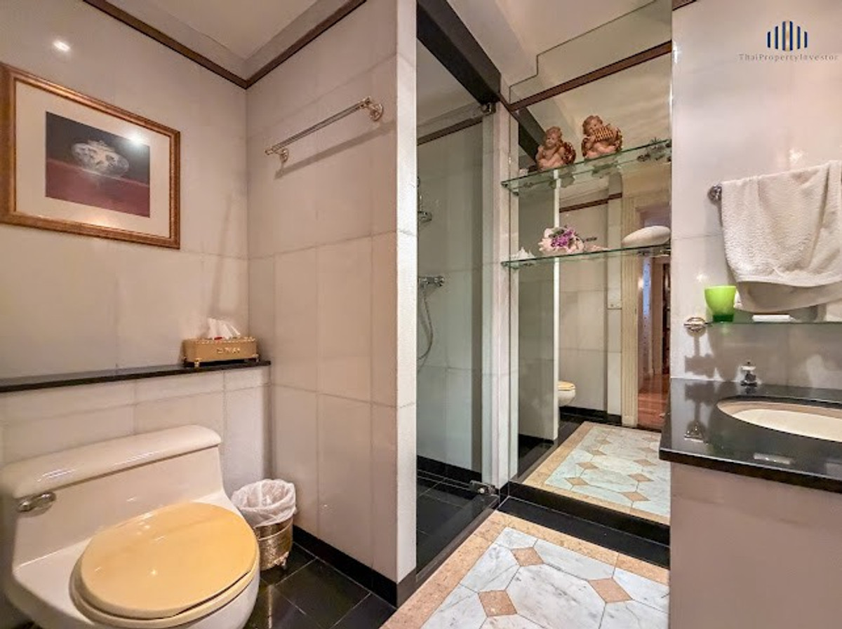 For SaleCondoRama3 (Riverside),Satupadit : Large unit on the 33rd floor, beautifully and luxuriously decorated, great value with Chao Phraya River view! Condo for sale at Salintara Condominium Rama 3, size 225.31 sq.m., near Terminal 21 Rama 3. Urgent sale.