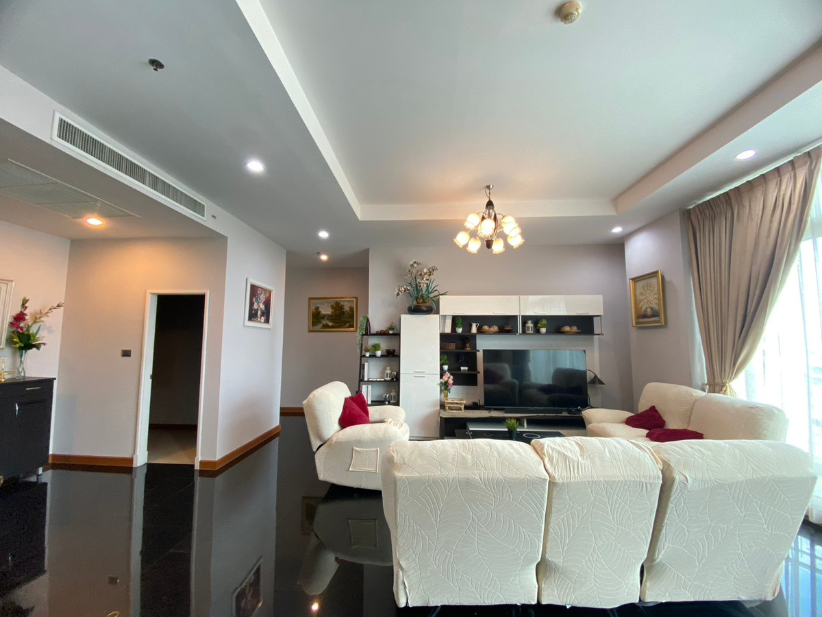 For RentCondoRama9, Petchburi, RCA : Penthouse for rent✨5 bedrooms, near MRT Cultural Center: Supalai Wellington I Project: Spacious room, luxuriously decorated, fully furnished, ready to move in.