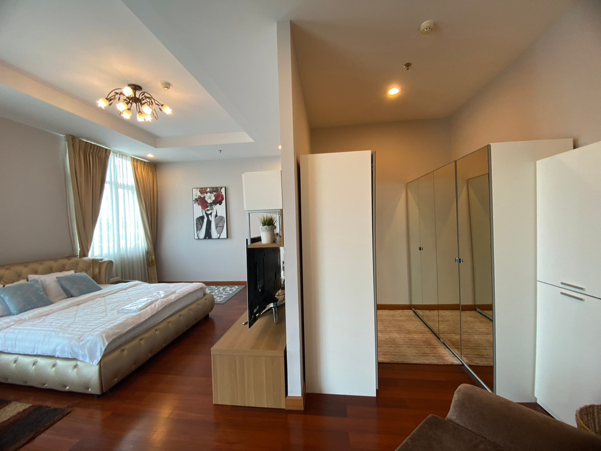 For RentCondoRama9, Petchburi, RCA : Penthouse for rent✨5 bedrooms, near MRT Cultural Center: Supalai Wellington I Project: Spacious room, luxuriously decorated, fully furnished, ready to move in.