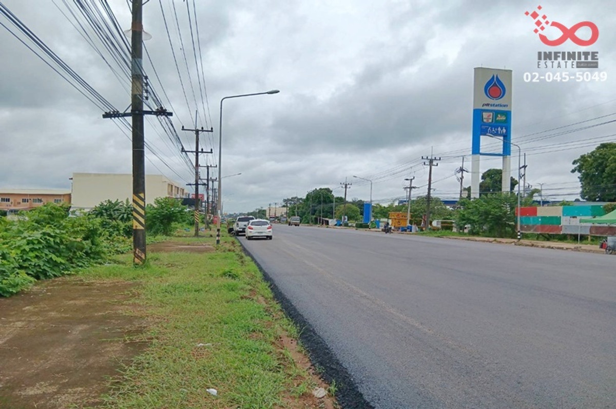 For SaleLandSakon Nakhon : Land for sale, Charoen Mueang Road, 7 rai 92 sq m., That Na Weng, Mueang Sakon Nakhon District. Near Sakon Nakhon Rajabhat