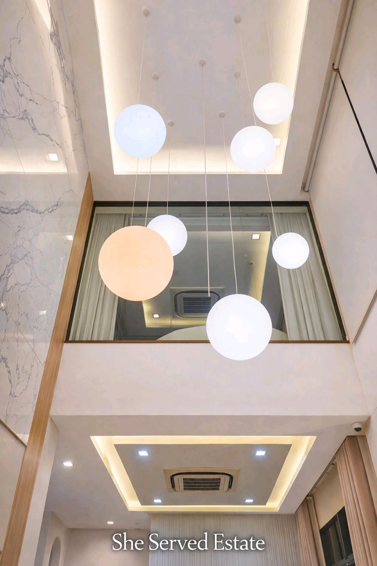 ให้เช่าบ้านอ่อนนุช อุดมสุข : For Rent / For Sale ◈ The Gentry Sukhumvit 101 ◈ • Land size: 56 sq.wah • Usable area: 390 sq.m.
• 2–3 Bedrooms • 4 Bathrooms • 1 Study room • 1 Pet room • 1 Open kitchen • 2 Living rooms • 1 Multi-purpose room (convertible to bedroom)