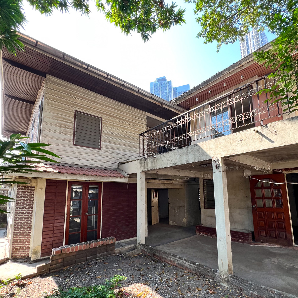 ขายบ้านสาทร นราธิวาส : ขายที่ดินพร้อมบ้านเดี่ยว 74 ตร.ว. สวนพลู 1 - นราธิวาส 9 ใจกลางสาทร สงบ เป็นส่วนตัว ใกล้ BTS ช่องนนทรี