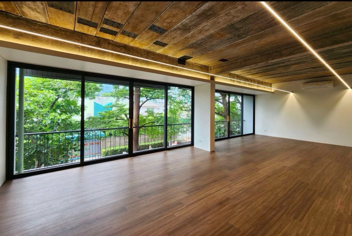 ให้เช่าโฮมออฟฟิศรัชดา ห้วยขวาง : Homeoffice รัชดา 32/ลาดพร้าว35
ปล่อย 2 ยูนิต

😀ยูนิตละ 300 ตร.ม. (ดูรายละเอียดพื้นที่ตามภาพแนบ)
🚗 จอดรถได้อย่างน้อย 4 คัน
⚡️ไฟฟ้า 3 เฟส
⚡️ มีระบบรองรับจุดชาร์จไฟ EV 2 จุด