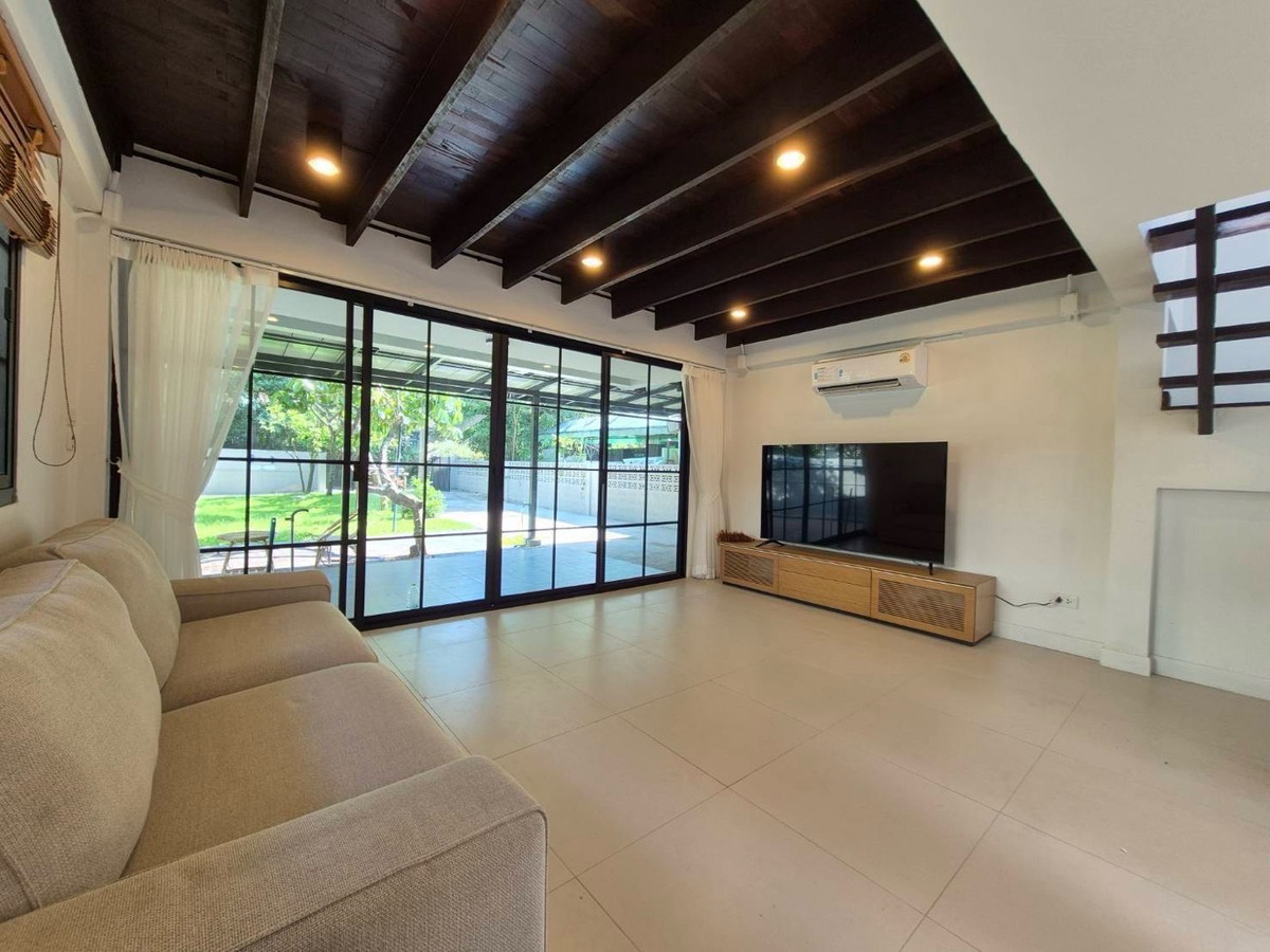 For RentHouseSamut Prakan,Samrong : Single house for rent, 3 bedrooms, 4 bathrooms, newly renovated 
 Area size: 384 sq m.: 96 sq m, 60,000 baht.