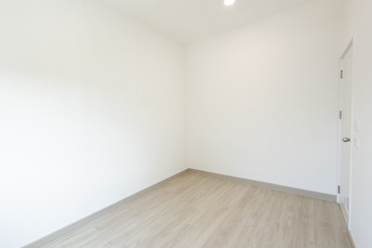 ขายทาวน์โฮมลาดกระบัง สุวรรณภูมิ : 🏡 ทาวน์โฮมหลังมุม ทำเลดีในโครงการ Golden Town3 บางนา–สวนหลวง