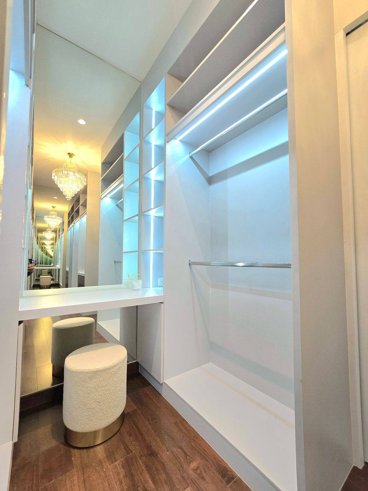 บ้านลาดกระบัง สุวรรณภูมิ : บ้านเดี่ยวแถวลาดกระบังให้เช่า : โครงการ หมู่บ้าน เพอร์เฟค มาสเตอร์พีช 4 สุขุมวิท 77 , มี 4 ห้องนอน 5 ห้องน้ำ พร้อมห้องแม่บ้าน และ ครัวไทย ใกล้สนามบินสุวรรณภูมิ