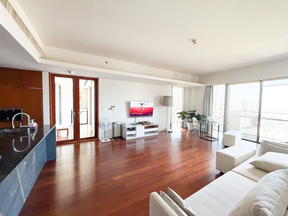 ขายคอนโดวิทยุ ชิดลม หลังสวน : 2 ห้องนอน ▪ ชั้นสูง วิวโล่ง เห็นสนามโปโลและสนามกอล์ฟ ที่ Hansar Rajdamri ติดต่อ 062-496-6454