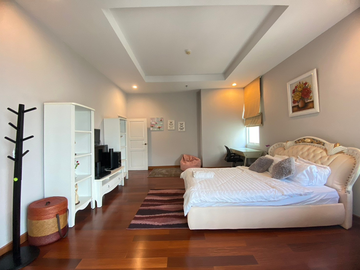 For RentCondoRama9, Petchburi, RCA : Penthouse for rent✨5 bedrooms, near MRT Cultural Center: Supalai Wellington I Project: Spacious room, luxuriously decorated, fully furnished, ready to move in.