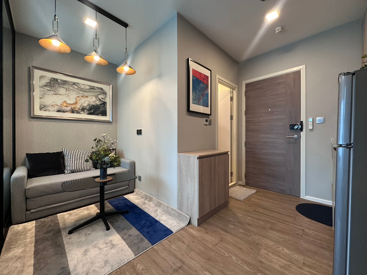 For RentCondoOnnut, Udomsuk : Suitable for those who want a new condo.  Never rented out, convenient travel, there is a shuttle and electric train.