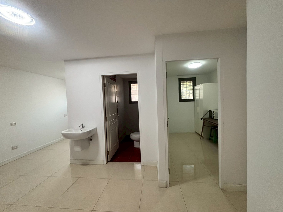 For SaleShop HousePhutthamonthon, Salaya : Commercial building for sale, Chinatown Salaya, near Central, Borommaratchachonnani Rd., decorated, ready to move in and operate.