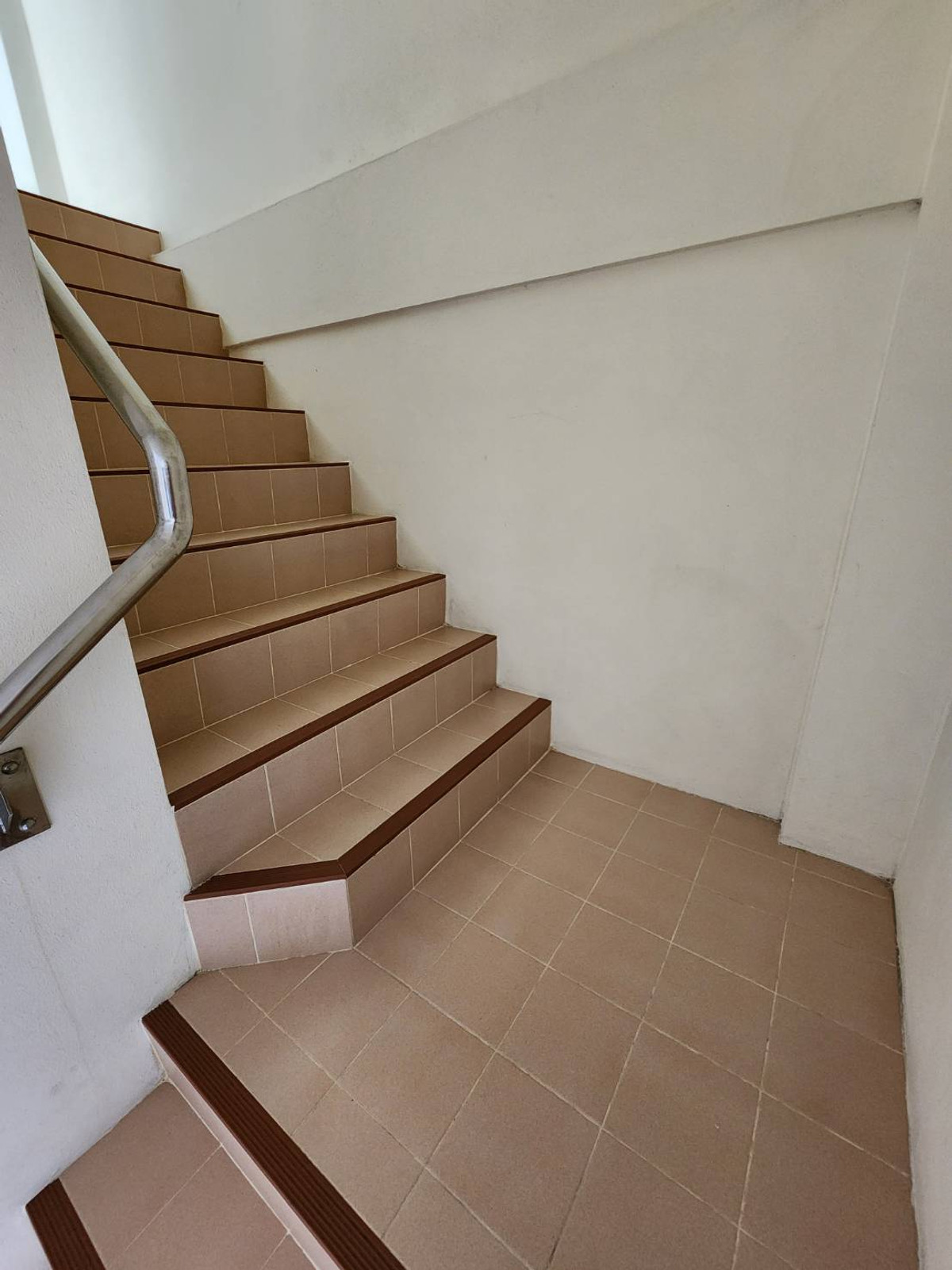 ขายอาคารพาณิชย์นครปฐม : ขายด่วน! ถูกสุดในโครงการ อาคารพาณิชย์ 3.5 ชั้น ทำเลค้าขาย ติด ถ.บรมราชชนนี พร้อมเริ่มธุรกิจได้ทันที!