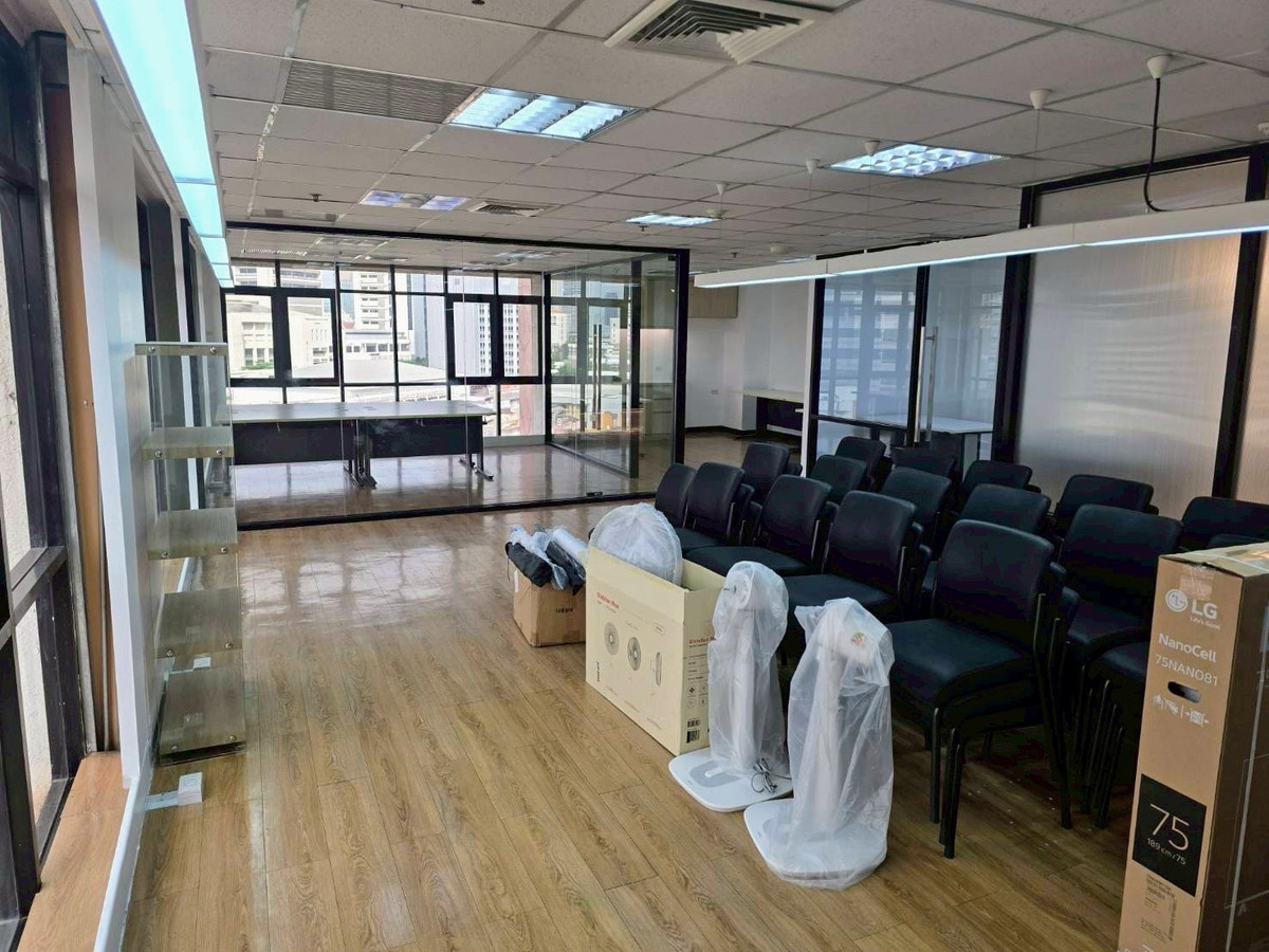 For RentOfficeSiam Paragon ,Chulalongkorn,Samyan : BBD Building Rama4 100sqm Office Space For RENT Near MRT Sam Yan Hua Lamphong Samyan Mitrtown Silom MBK Siam Paragon