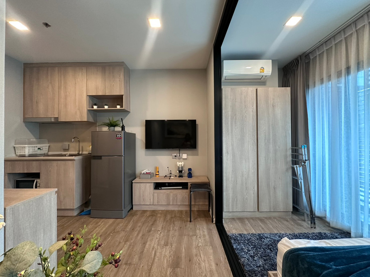 For RentCondoOnnut, Udomsuk : Suitable for those who want a new condo.  Never rented out, convenient travel, there is a shuttle and electric train.