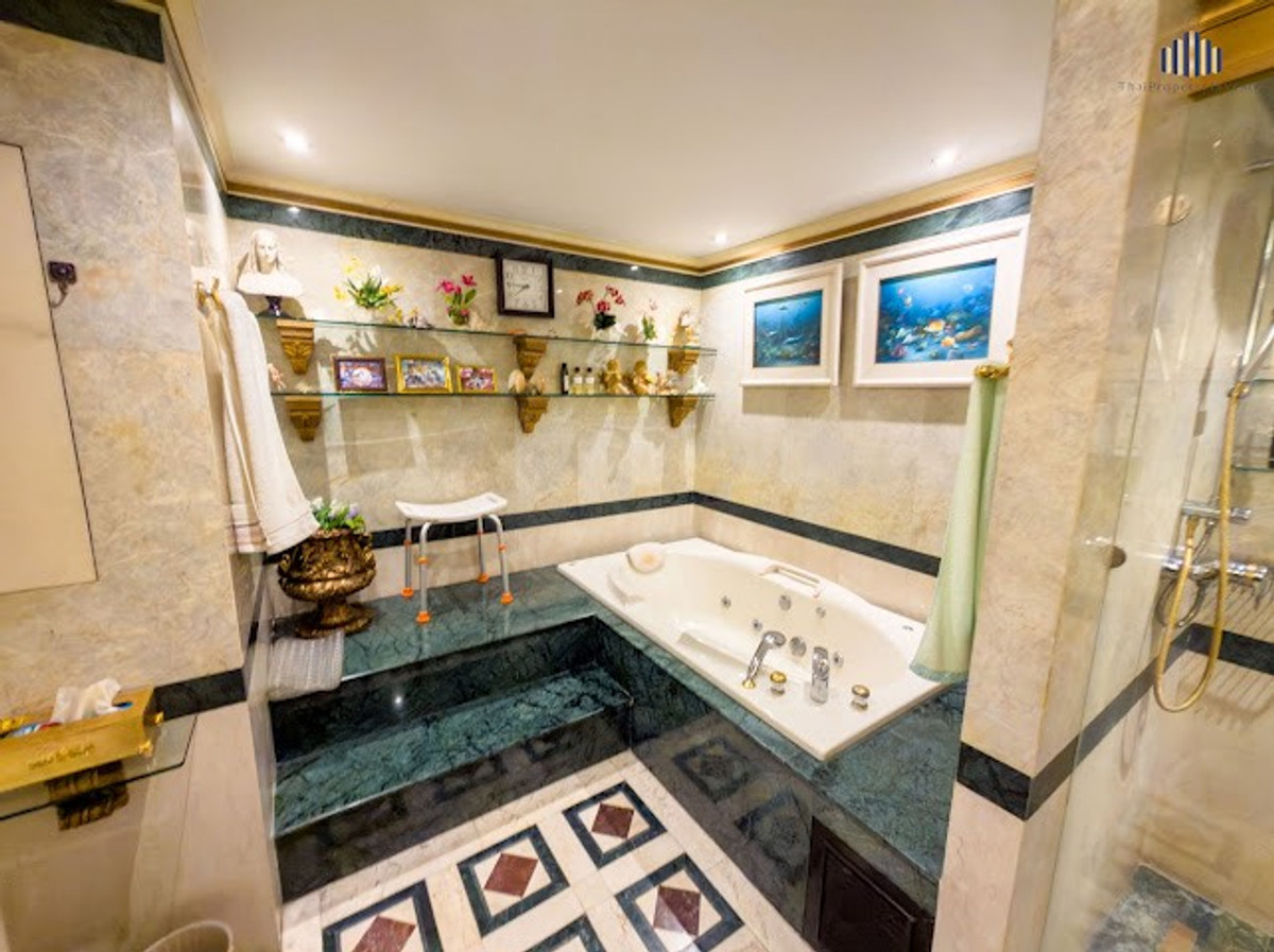 For SaleCondoRama3 (Riverside),Satupadit : Large unit on the 33rd floor, beautifully and luxuriously decorated, great value with Chao Phraya River view! Condo for sale at Salintara Condominium Rama 3, size 225.31 sq.m., near Terminal 21 Rama 3. Urgent sale.