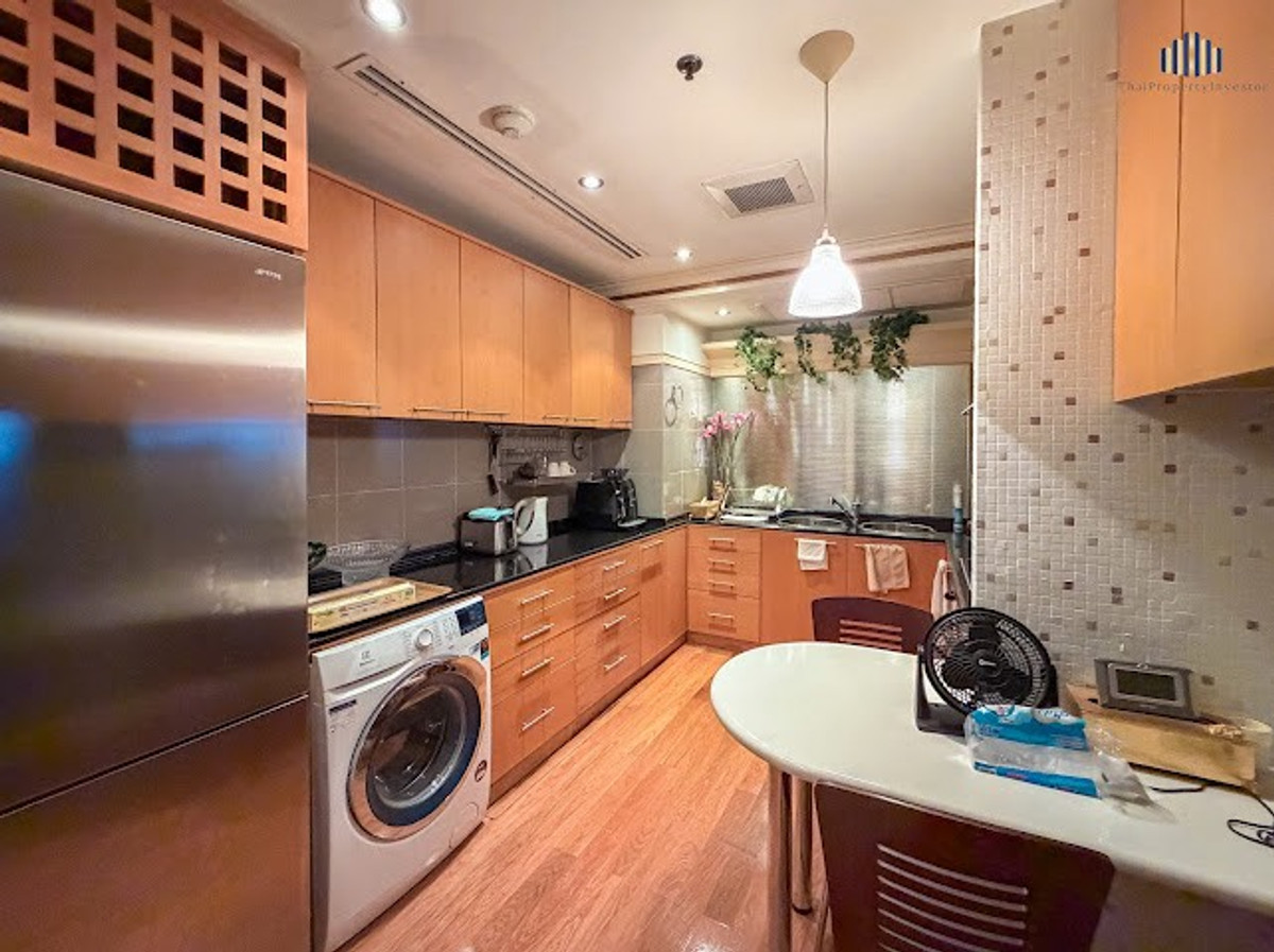 For SaleCondoRama3 (Riverside),Satupadit : Large unit on the 33rd floor, beautifully and luxuriously decorated, great value with Chao Phraya River view! Condo for sale at Salintara Condominium Rama 3, size 225.31 sq.m., near Terminal 21 Rama 3. Urgent sale.