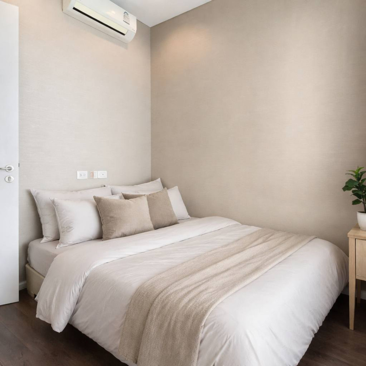 ให้เช่าคอนโดลาดพร้าว เซ็นทรัลลาดพร้าว : ให้เช่า The Saint Residence ราคา 32,000 บาท [JZr260303]