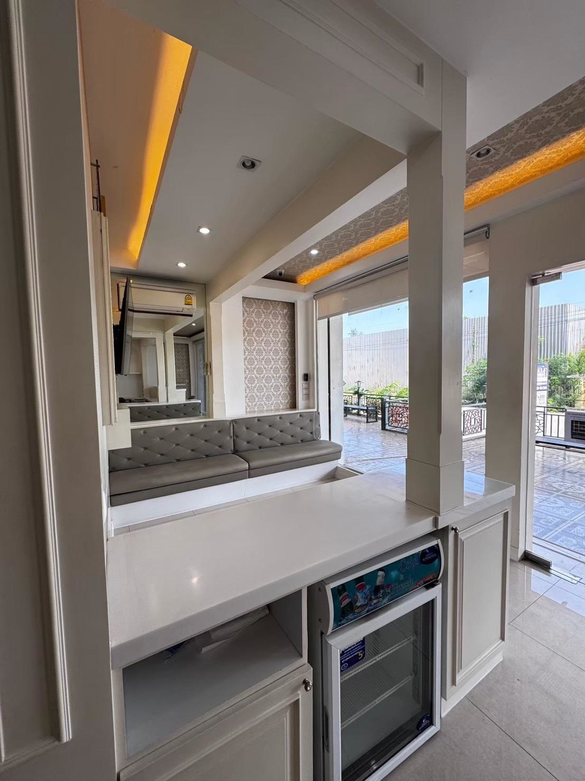 For SaleShop HousePhutthamonthon, Salaya : Commercial building for sale, Chinatown Salaya, near Central, Borommaratchachonnani Rd., decorated, ready to move in and operate.