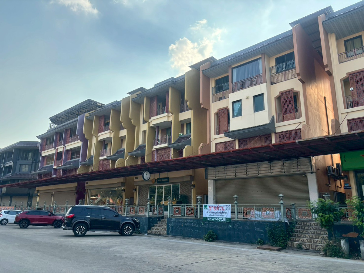 For SaleShop HousePhutthamonthon, Salaya : Commercial building for sale, Chinatown Salaya, near Central, Borommaratchachonnani Rd., decorated, ready to move in and operate.