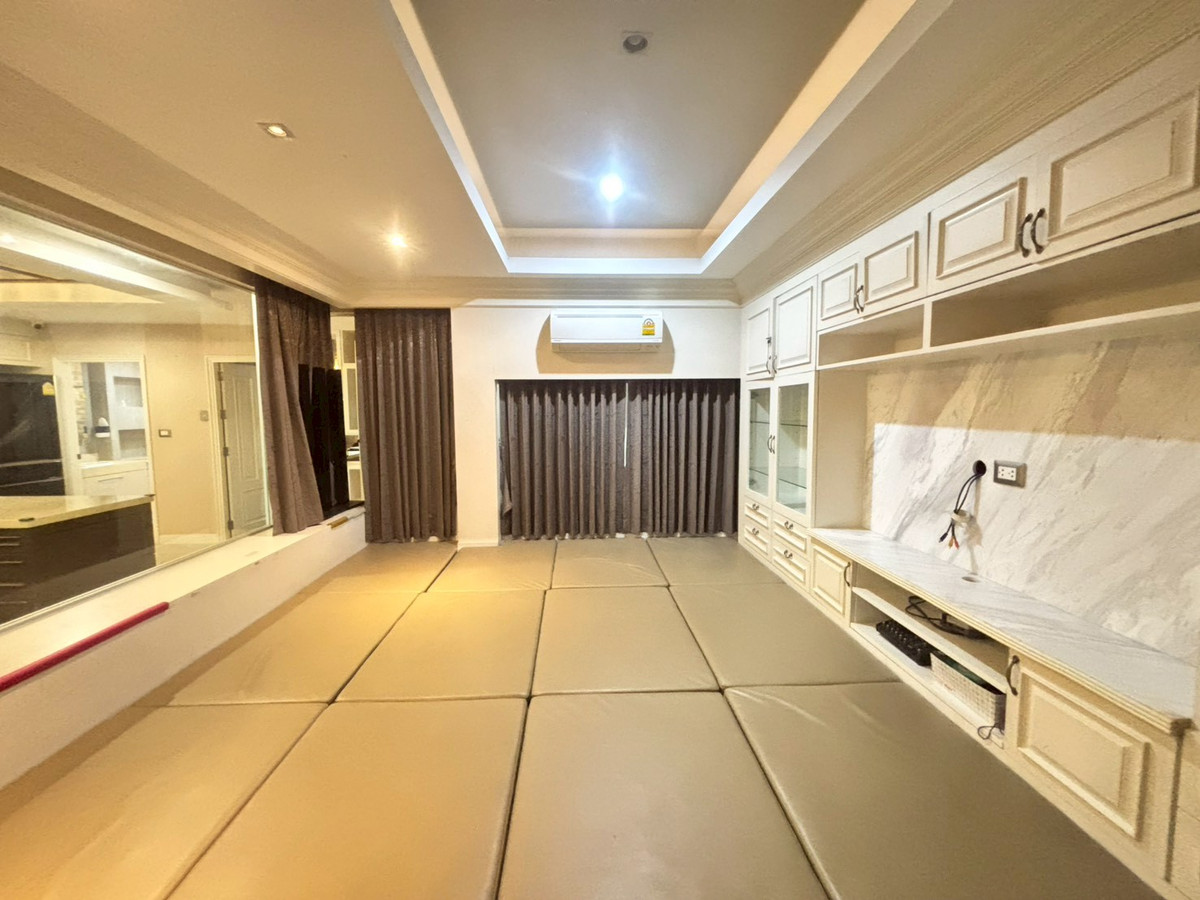 For SaleShop HousePhutthamonthon, Salaya : Commercial building for sale, Chinatown Salaya, near Central, Borommaratchachonnani Rd., decorated, ready to move in and operate.