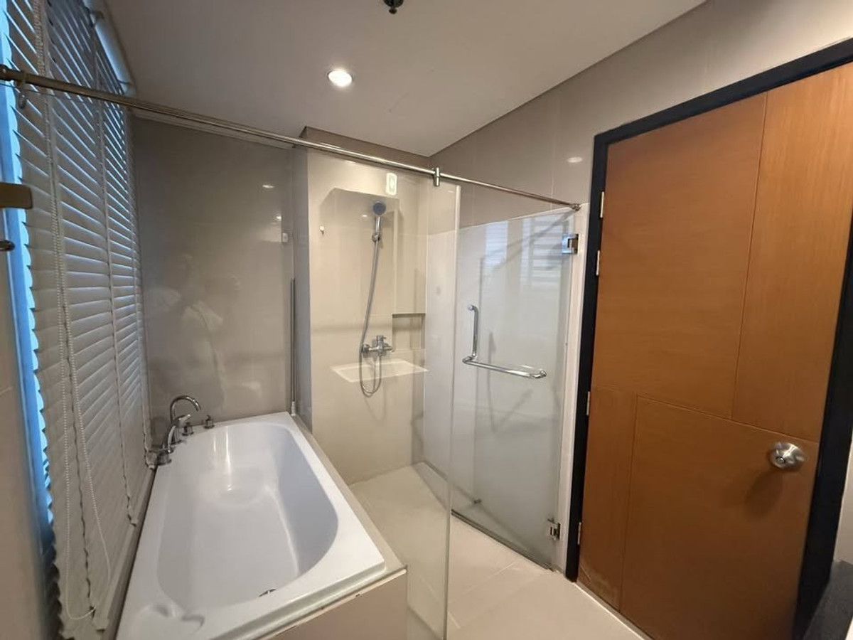For RentCondoWongwianyai, Charoennakor : (For rent) Condo Villa Sathorn, 2 Beds, 2 Baths, 90 Sq.m., beautiful room, beautiful view, open, good breeze, complete with furniture + electrical appliances. Ready to move in ㅡnext to 🚆BTS Krung Thonburi