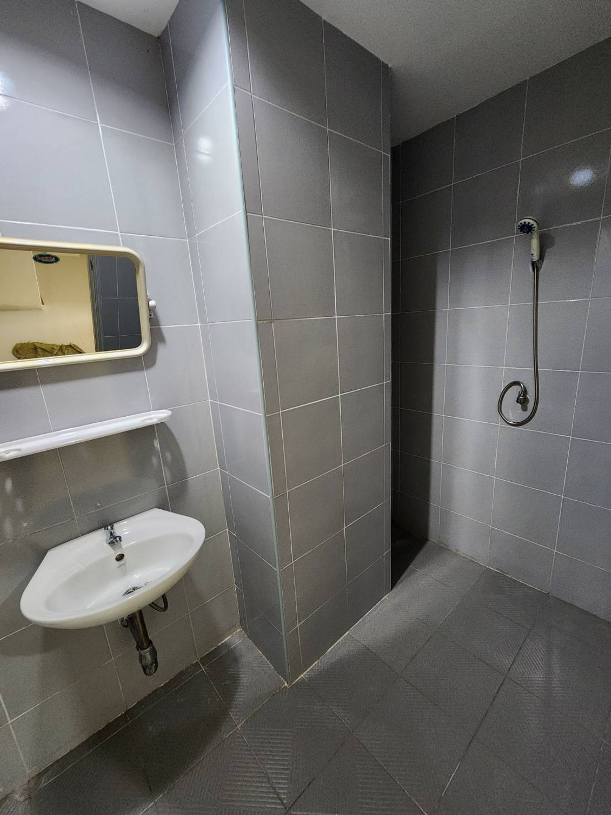 ขายอาคารพาณิชย์นครปฐม : ขายด่วน! ถูกสุดในโครงการ อาคารพาณิชย์ 3.5 ชั้น ทำเลค้าขาย ติด ถ.บรมราชชนนี พร้อมเริ่มธุรกิจได้ทันที!