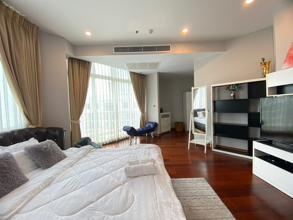 For RentCondoRama9, Petchburi, RCA : Penthouse for rent✨5 bedrooms, near MRT Cultural Center: Supalai Wellington I Project: Spacious room, luxuriously decorated, fully furnished, ready to move in.